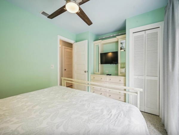 Holmes Beach One Bedroom Vacation Cottage With Private Pool